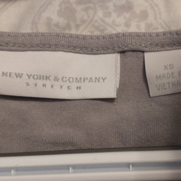 New York and Company Floral Shell - Picture 2 of 2